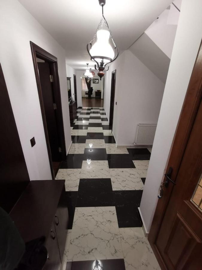 Vila De Vacanta Curtea De Arges Ngoại thất bức ảnh