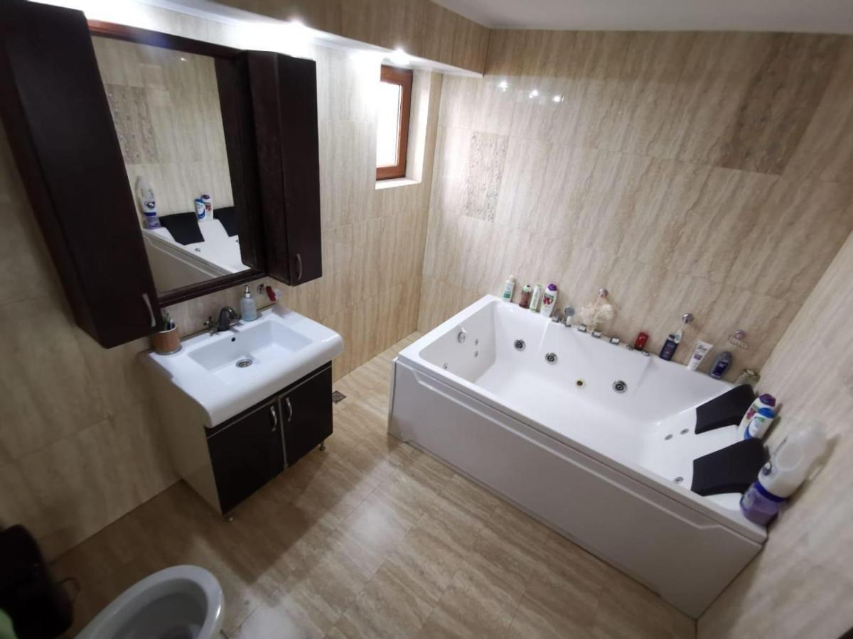 Vila De Vacanta Curtea De Arges Ngoại thất bức ảnh